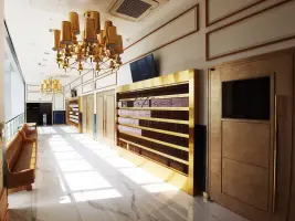 골드 샹들리에가 빛나는 럭셔리 교회 복도